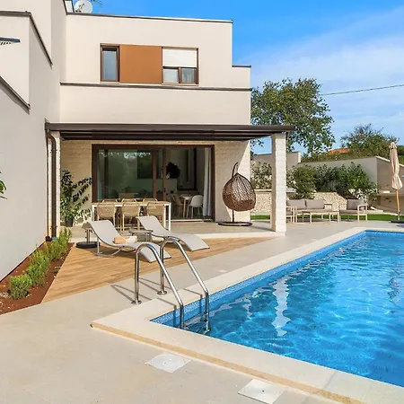 Veranda With Heated Pool Villa Štokovci