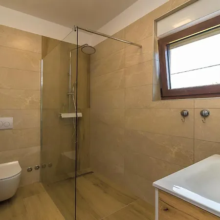 فيلة Le Tia Štokovci