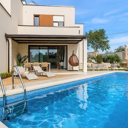 Veranda With Heated Pool Štokovci