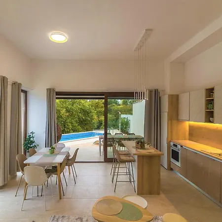 Veranda With Heated Pool Villa Štokovci