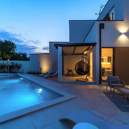 Villa Veranda With Heated Pool Štokovci