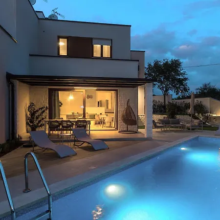 Veranda With Heated Pool * Štokovci