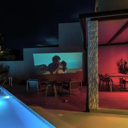 וילה Veranda With Heated Pool