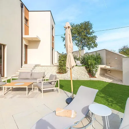 Villa Veranda With Heated Pool *