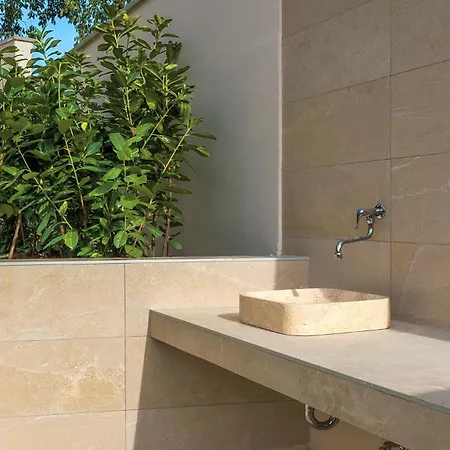 فيلة Le Tia Štokovci