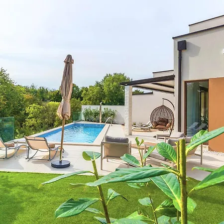 Villa Veranda With Heated Pool