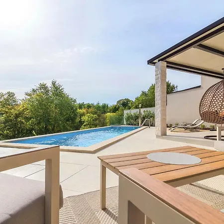 Villa Veranda With Heated Pool