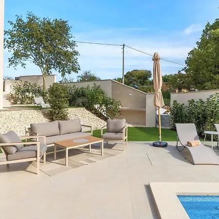 Veranda With Heated Pool Villa *