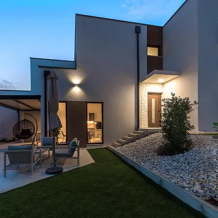 Veranda With Heated Pool Štokovci