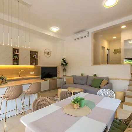 Veranda With Heated Pool Štokovci