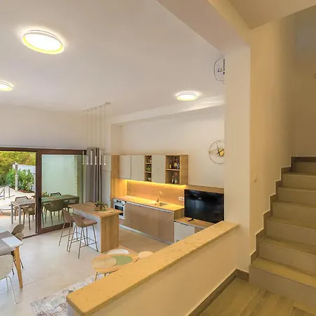 Veranda With Heated Pool ヴィラ
